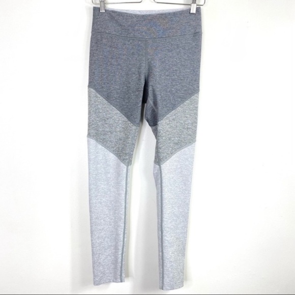 Outdoor Voices 3/4 Tri-tone Color Leggings in White with Gray - Picture 3 of 8
